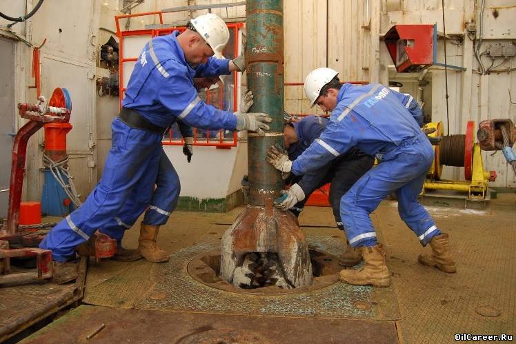 Нефтяные компании сталкиваются с дефицитом кадров новых специальностей